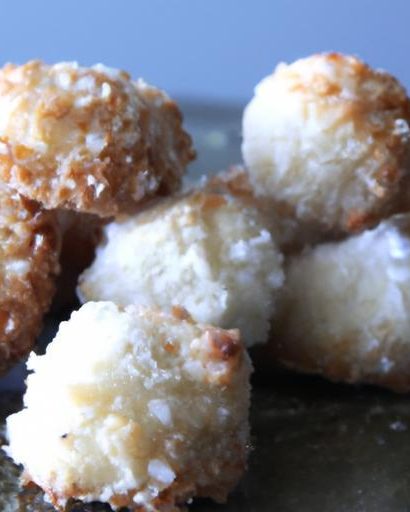 Coconut Macaroons: A Sweet Tropical Treat to Savor
